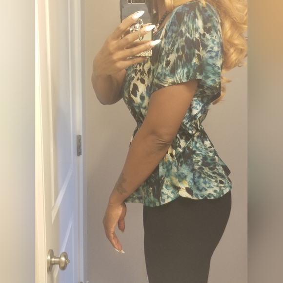 SOLD‼🚫Cute Animal Print Top size Medium - Picture 3 of 6